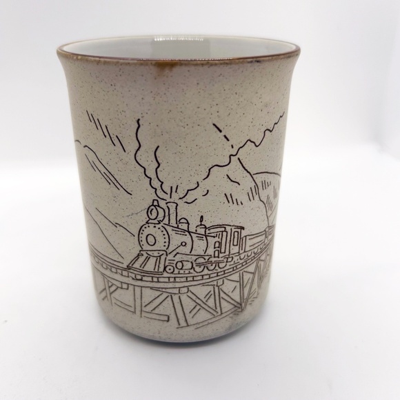 Set of 4 Vintage Collection Manoir Stoneware Canadiana Mugs - Picture 5 of 9